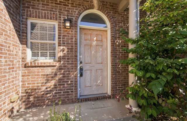 Beautiful Single Family Home w/ 2-Car Garage; Jacuzzi, Walk-In Closets, All Electric! Gallery 3