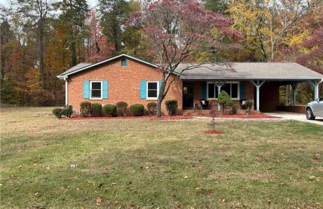 308 Oakwood Drive - 308 Oakwood Drive, Lexington, NC 27292