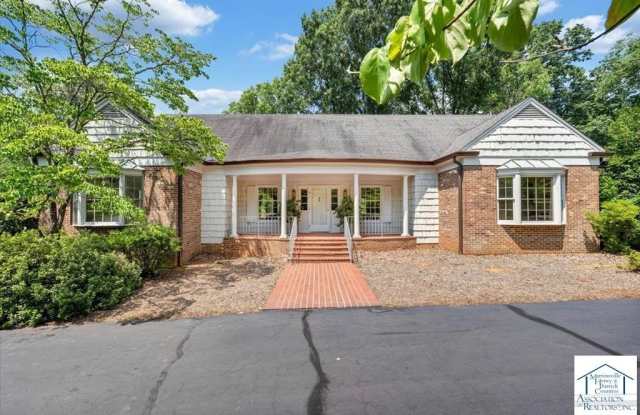 266 Plantation Rd Gallery 1