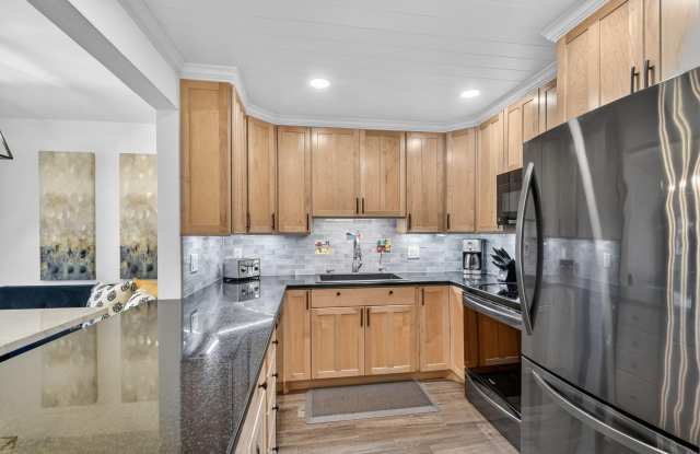 1502 S Lakeside Drive Gallery 3