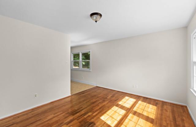 3-Bedroom Home with Central Air and Laundry Hookups Gallery 3