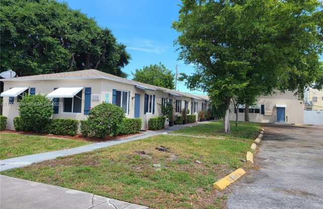 1005 N 18th Ct photos photos