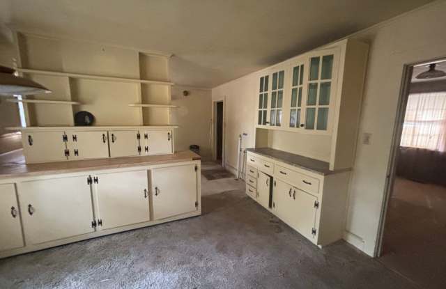 COMING SOON! 3/2 HOUSE 1700/Month Gallery 3