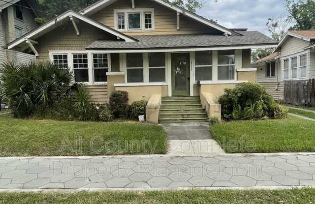 2741 Oak Street photos photos