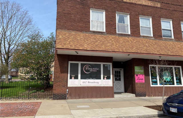 687 Broadway Avenue Gallery 1