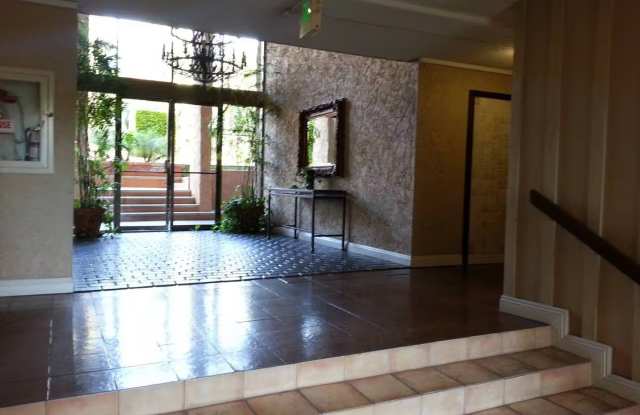 PRIME HOLLYWOOD 3RD FLOOR 1-BEDROOM APARTMENT photos photos