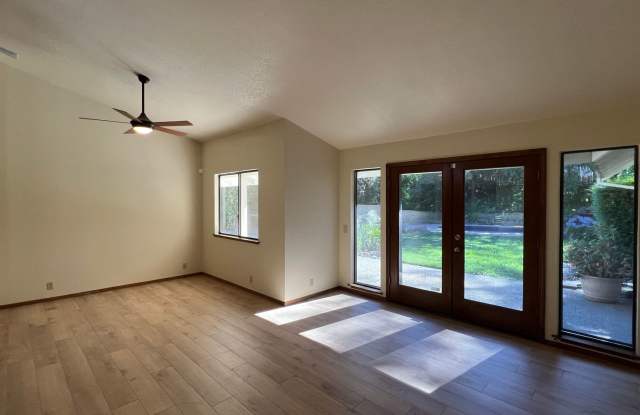 3 BEDROOM/2 BATH EAST ROSEVILLE BEAUTY W/POOL!! Gallery 3