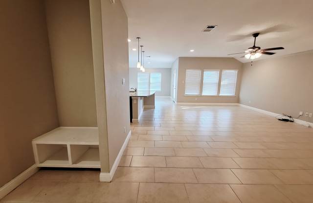 3304 De Torres Circle Gallery 3