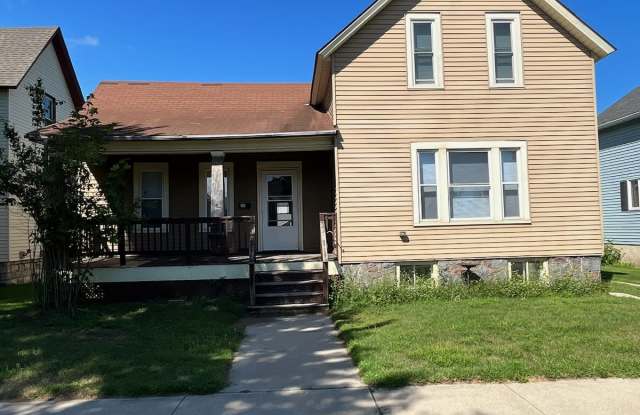 712 Terrace Avenue - 712 Terrace Avenue, Marinette, WI 54143
