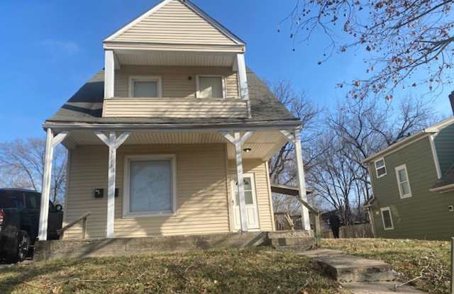 Duplex close to KU Med and close to entertainment and shopping - 3725 State Line Road, Kansas City, MO 64111