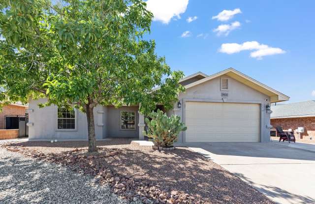 Spacious 4 Bedroom 2 Bath Home with Solar Panels Gallery 1
