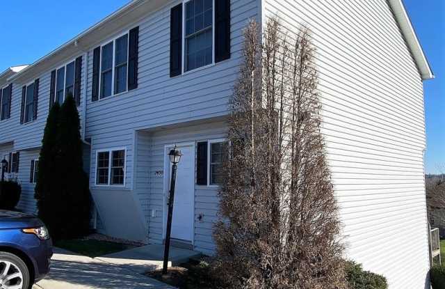 Spacious End Unit Townhouse with 2 Maste Suites 1920 Square Feet photos photos