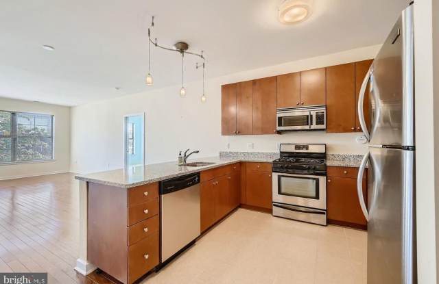 2027/2028 Off Campus Deluxe 2bd/2ba Charles Village condo w/ CAC & W/D in unit! Available 6/9/27 Gallery 3