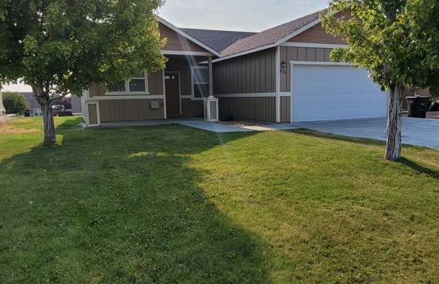 House with Double Car Garage photos photos