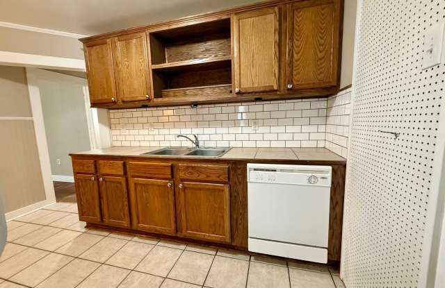 Charming 2 Bedroom 1 Bathroom Home for Rent! Gallery 4