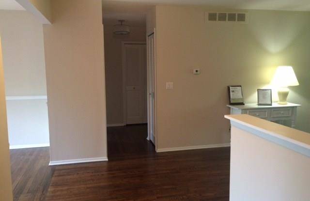 42478 WOODWARD Avenue Gallery 2