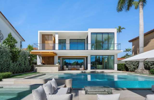 94 S Hibiscus Dr - 94 South Hibiscus Drive, Miami Beach, FL 33139