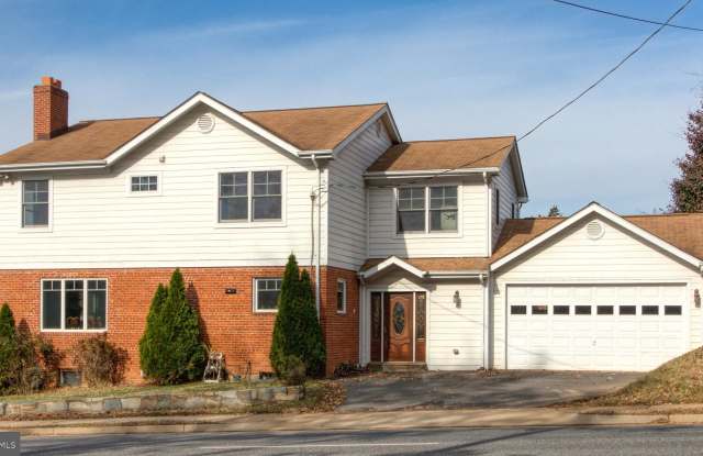 2401 JOHN MARSHALL DRIVE Gallery 2