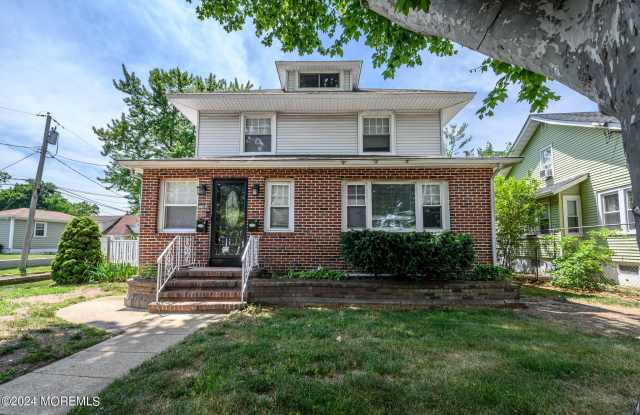 405 Main Street unit: 2 photos photos