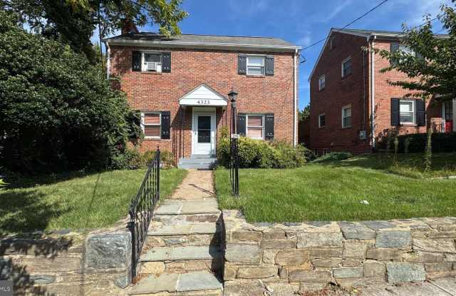 4323 ALTON Place NW Gallery 1