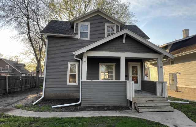 10 South University Street - 10 South University Street, Vermillion, SD 57069