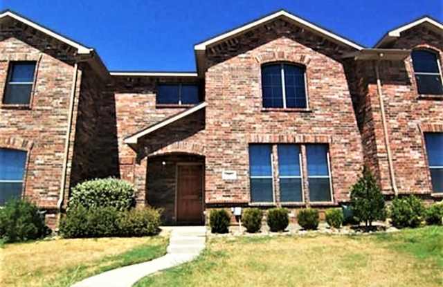 3 Bed 2.5 Bath Townhome Located In The Villages Of Carmel! - 5417 Soledad Drive, Denton, TX 76208