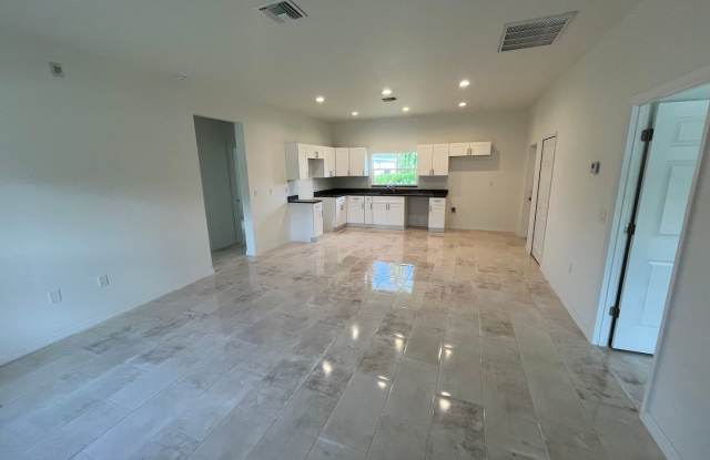 Now available! Modern 3Bd / 2Ba Single Family home w/ Garage! Gallery 3