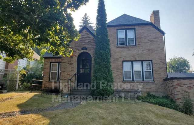 1033 NE B St photos photos