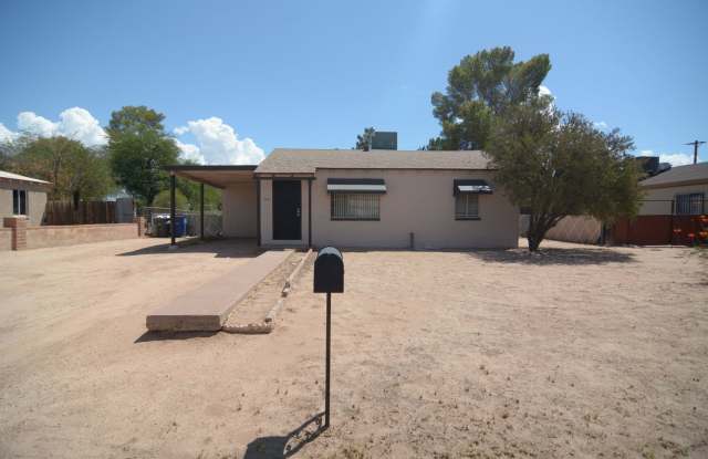 Charming Remodeled 2 Bedroom 1 Bath Home! Central Tucson Location! photos photos
