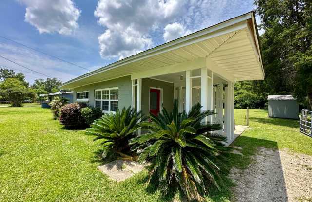 2 bedroom 1 bath house for rent in Pensacola! Lawn care included! - 7127 Chapel Street, Ferry Pass, FL 32504