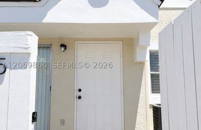 4500 SW 68th Ct Cir Gallery 2