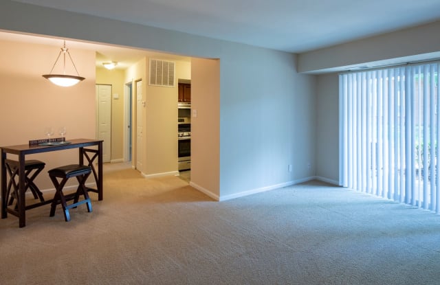 Pembroke Town Center Apartments Gallery 4
