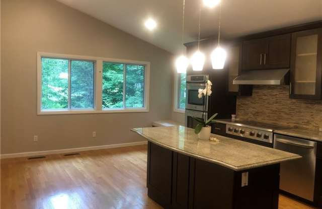 108 Saddle Hill Road Gallery 2