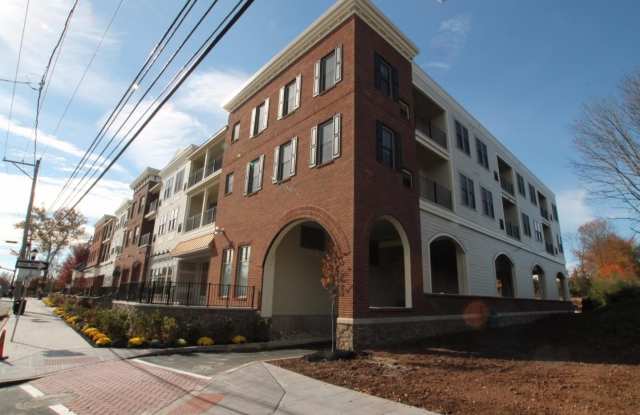 200 N SYCAMORE Street unit: 2I photos photos