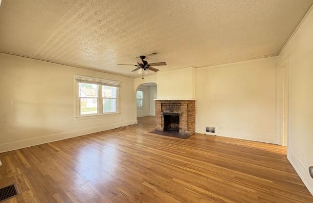522 West Pershing Boulevard Gallery 4