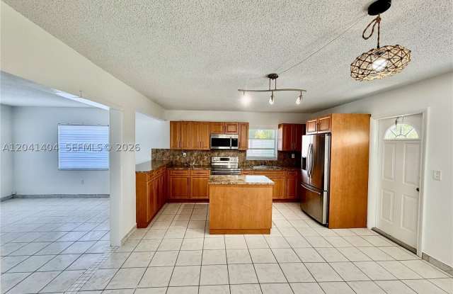 913 NW 22nd Pl Gallery 1