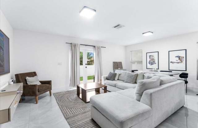 2848 NW 9th Place, Fort Lauderdale, FL 33311 Gallery 4