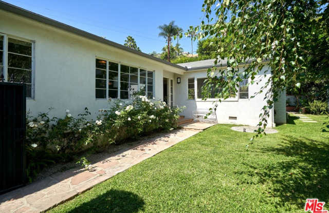 8871 ST IVES Drive Gallery 2