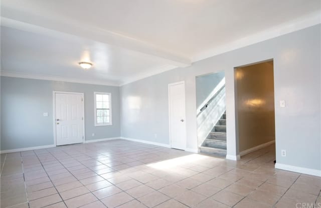 111 W 40th Place 109 - 111 West 40th Place, Los Angeles, CA 90037