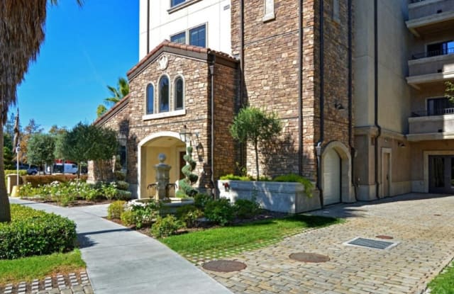885 Woodside Gallery 2