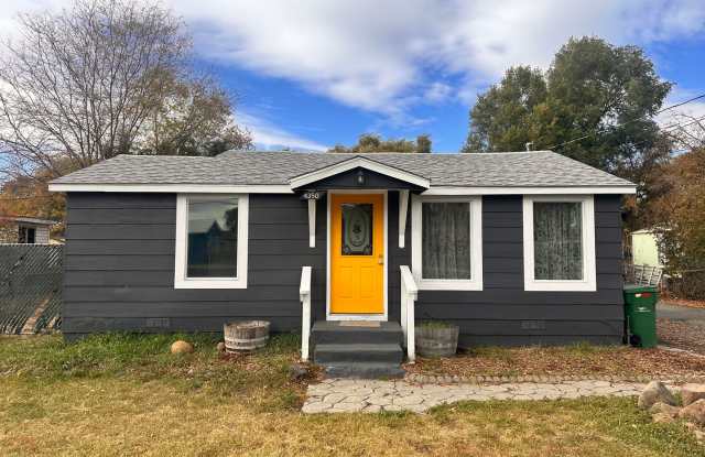 3 Bedroom, 1 Bathroom Home - Newly Renovated photos photos