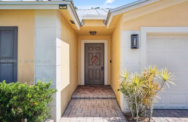 1924 SW Jamesport Dr Gallery 4