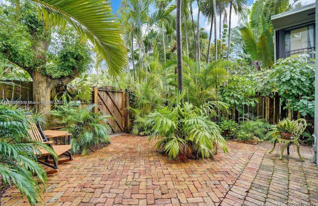 2940 Shipping Ave photos photos