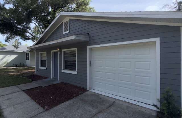 Newly Updated 3 Bedroom- 1 Bath single family home available For Rent Sorrento - 31822 Sybil, Mount Plymouth, FL 32776
