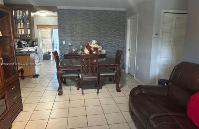 1270 W 42nd St photos photos