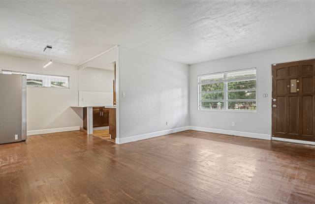 5518 Riviera Drive Gallery 3