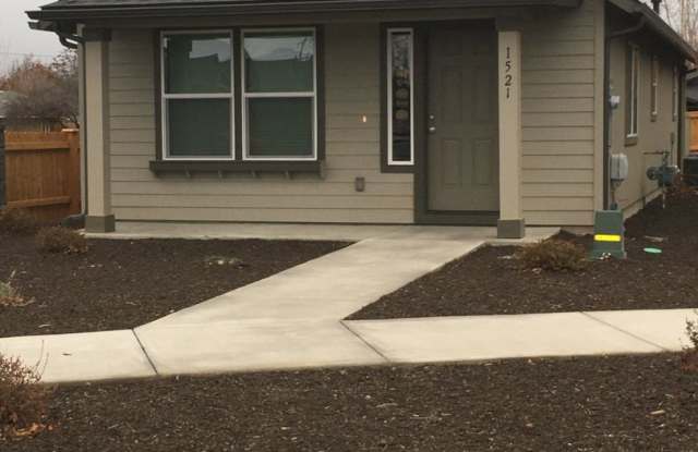 Cozy 2BR Home with Covered Patio  Animal-Friendly Yard – Utilities Included! photos photos