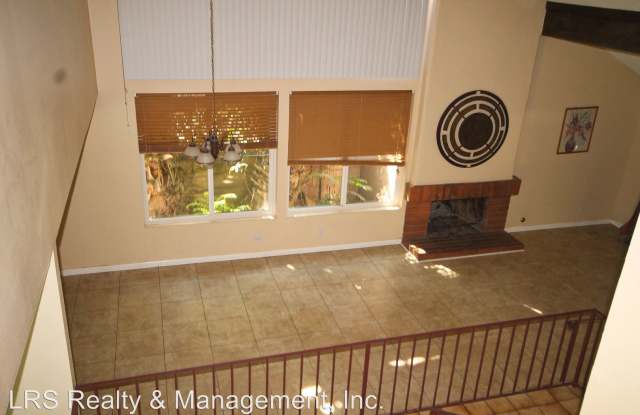 19714 Stagg Street Gallery 3