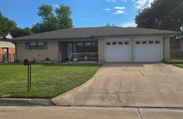 312 NW Compass Dr - COMING SOON!! photos photos