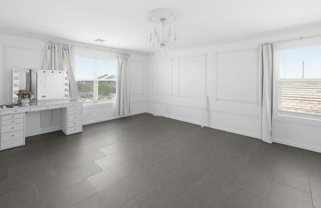 6815 W Encinas Lane Gallery 2